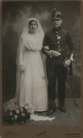 5. Horváth Magdolna és Mándli Sándor vasúti tisztviselő esküvői fényképe, 1918 körül