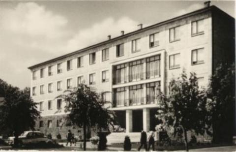 Mai Városi Rendőrség épülete 1962 körül (képeslap)