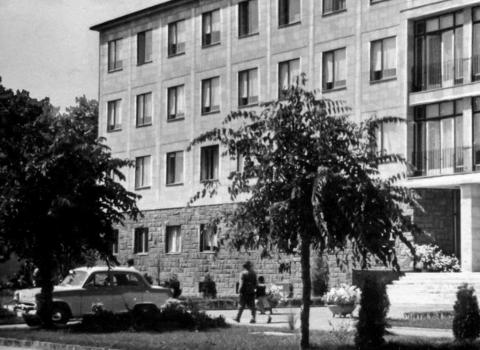 Kossuth utca 1965, az egykori Pártbizottság, a mai Városi Rendőrkapitányság