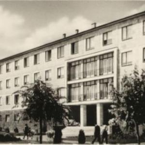 Mai Városi Rendőrség épülete 1962 körül (képeslap)