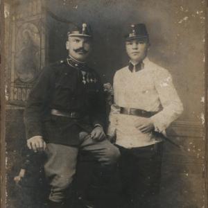 Hóbár József csendőrtiszt és fia, 1920-as évek