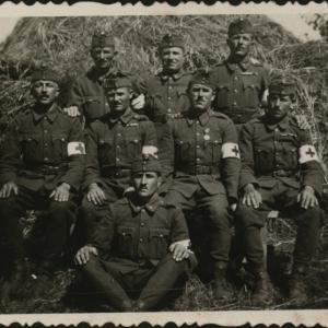 Vöröskeresztes katonák csoportja a második világháborúban