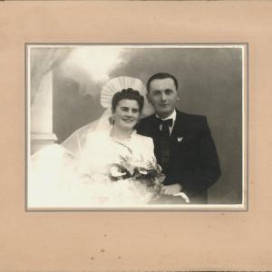 11. Szekeres István és Horváth Erzsébet esküvői mellképe, 1940 körül