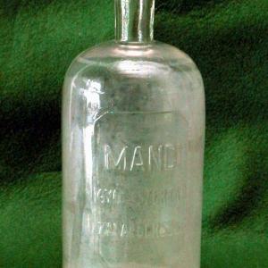 Folyadék gyógyszer tárolására használták a Mándi patikában.