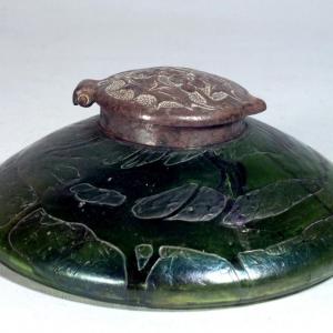 Irizáló üveg tintatartó a Göcseji Múzeum gyűjteményéből