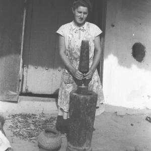 Kölestörés mozsárban, Csöde 1955.