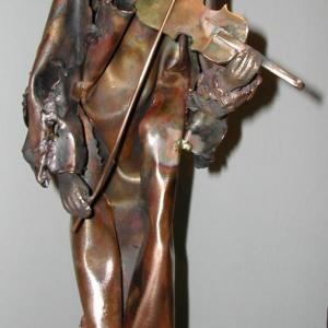 Hegedűs, 2006, vörösréz, bronz, kő