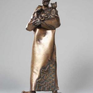 Klimt és macskája, 2004, bronz, kő, 34 cm