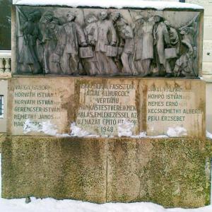 Munkásmozgalmi mártírok emlékműve, Zalaegerszeg, 1948, bronz és kő,