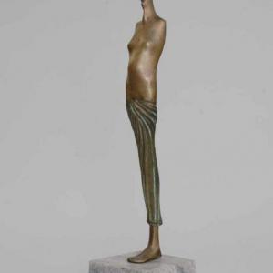 Niké, 1991, bronz, kő, 55 cm