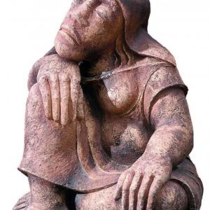 Pihenő nő, 1990, agyagmázas samott, 50 cm