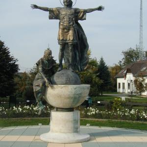 Szent István, 2000, bronz és kő, 350 cm, Zalakaros