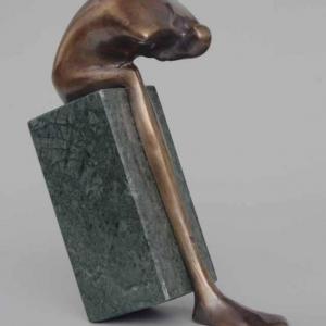 Ülő I, 2001, bronz, kő, 25 cm