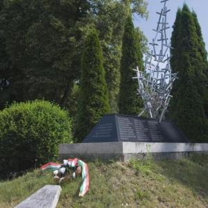 Zalaegerszeg, II. világháborús emlékmű,2002, mészkő, gránit, krómacél