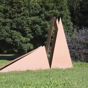 Zalaegerszeg, Variáció háromszögekkel, 1997, festett acél, 245x392 cm