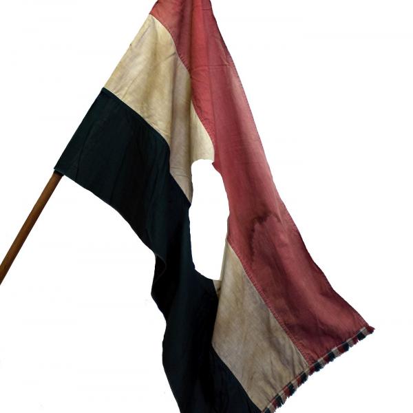 1956 forradalmi napjaiban használt lyukas zászló
