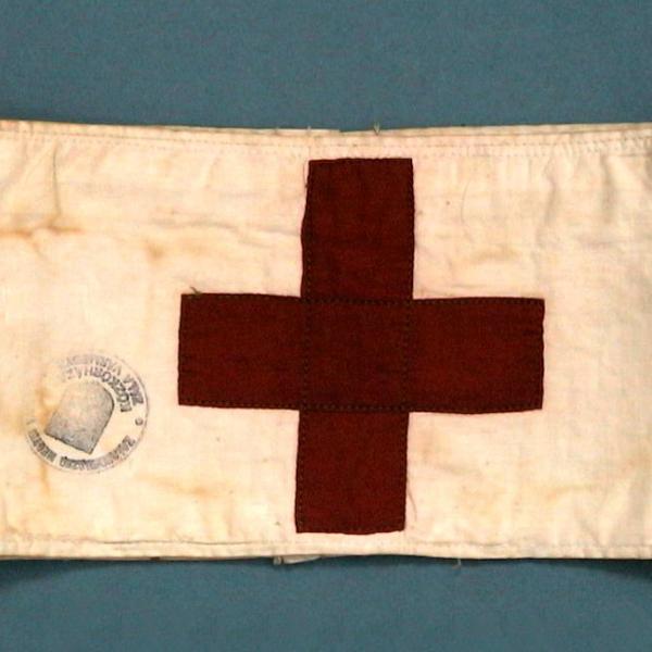 Vöröskeresztes karszalag a zalaegerszegi Közkórházból, 1940 körül